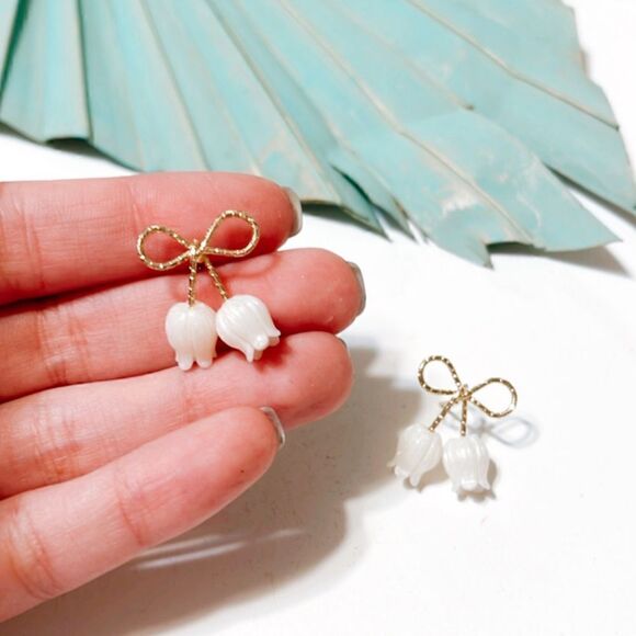 Gold bow stud earrings S110 - Picture 4 of 4